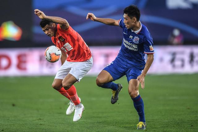 步行者大胜尼克斯32分 大比分追至2-2进天王山